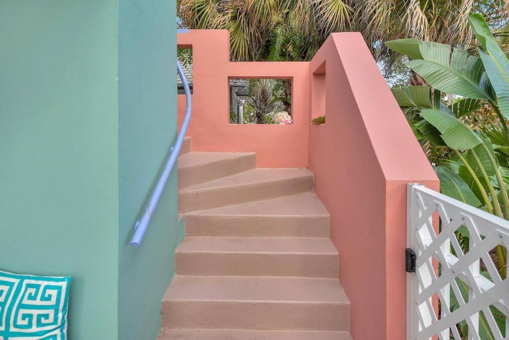Art Deco Apt W Pool One Mile To Beach Pets Welcome Lake Worth Beach Εξωτερικό φωτογραφία